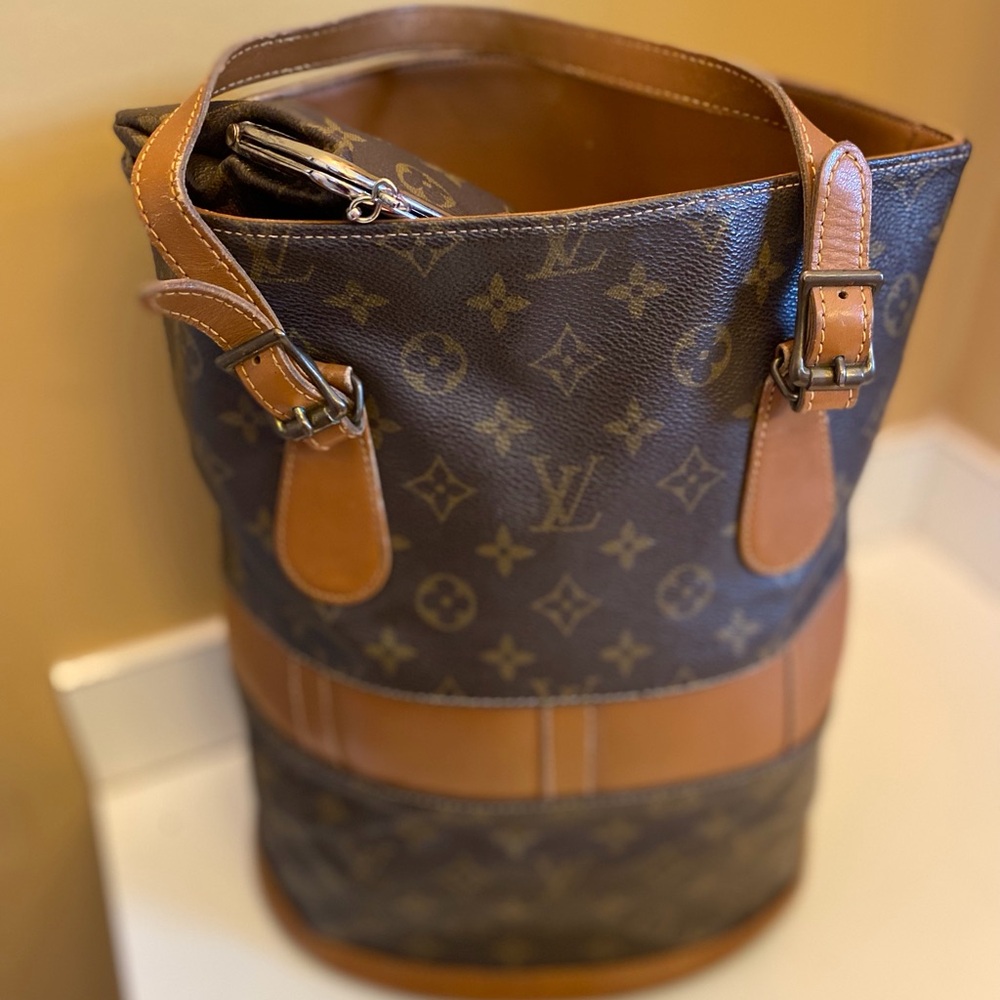 LOUIS VUITTON VINTAGE MONOGRAM BUCKET BAG - Picture 11 of 13